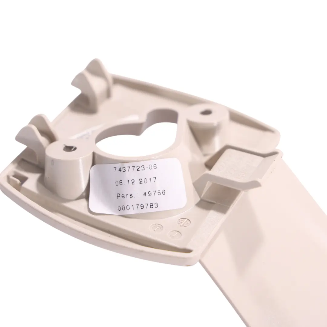 Copertura Rete Divisoria Bagagliaio Avorio Sinistra per BMW G31 Touring con numero di parte 7437723 BMW G31 Touring Copertura Rete Divisoria Bagagliaio Avorio Sinistra - SKU 7437723 - Numero di parte 7437723