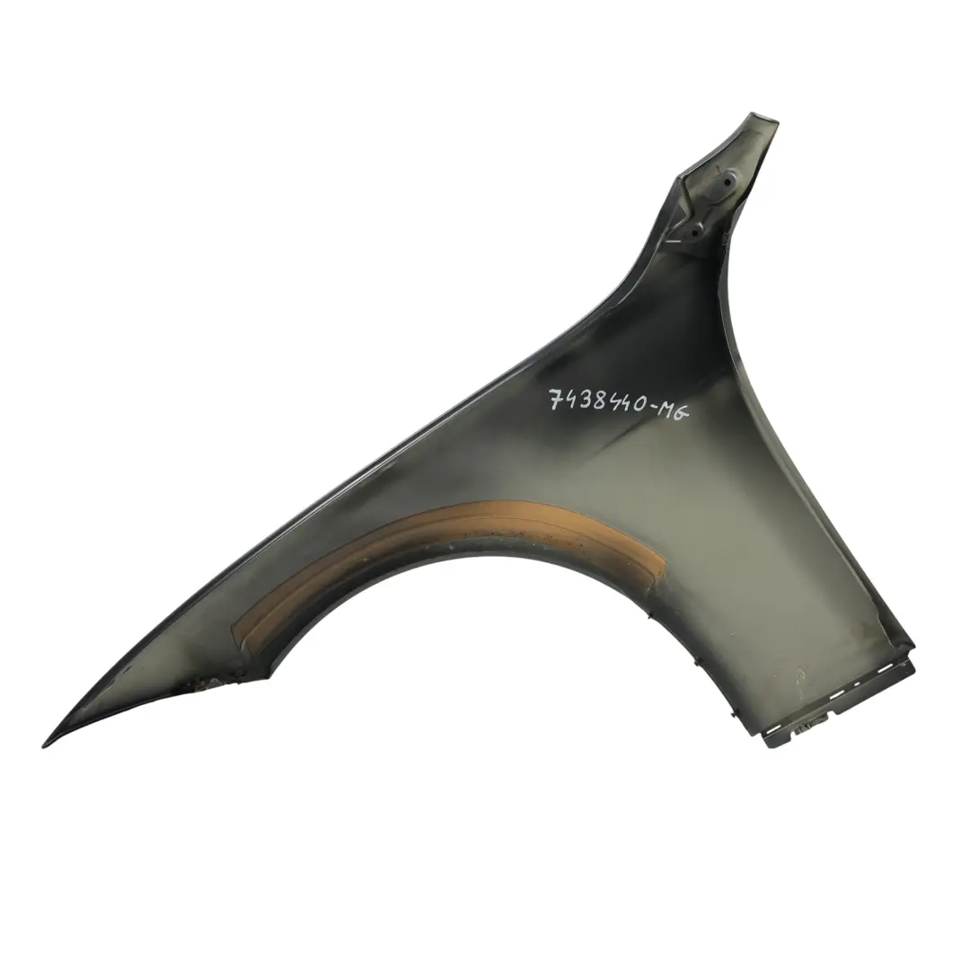 Błotnik Prawy Przedni Mineralgrau Szary Metalik - B39 do BMW F30 F31 o numerze 7438440 BMW F30 F31 Błotnik Prawy Przedni Mineralgrau Szary Metalik - B39 - SKU 7438440-MG - Numer Części 7438440