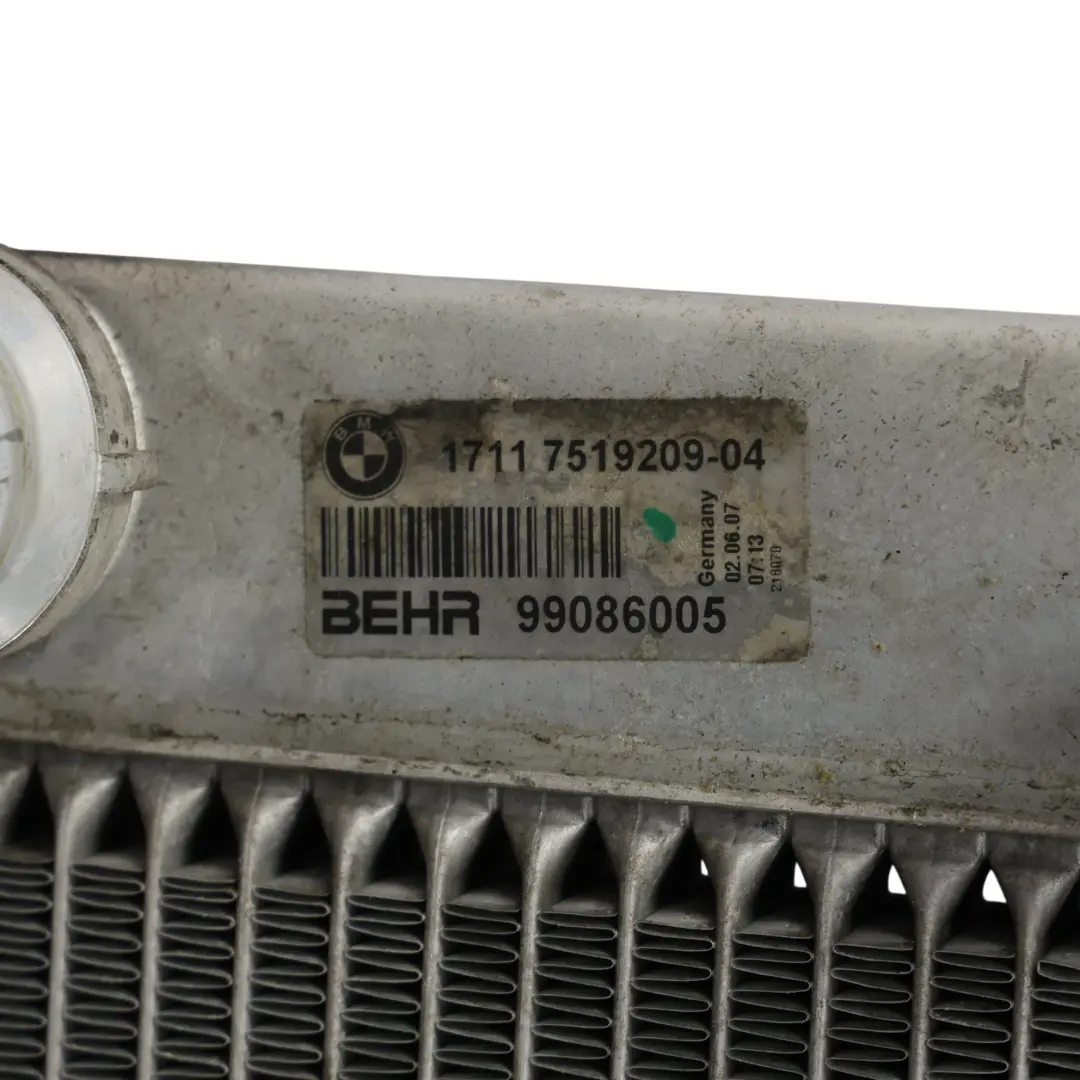 Chłodnica wody BEHR automat do BMW E60 E63 o numerze 7519209 BMW E60 E63 Chłodnica wody BEHR automat - SKU 7519209-1 - Numer Części 7519209