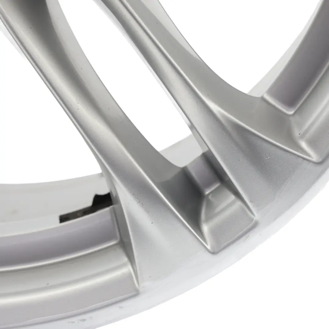 Cerchio posteriore in lega 18" 9J ET:44 M Doppie razze 613 per BMW F10 F12 con numero di parte 7848573 BMW F10 F12 Cerchio posteriore in lega 18" 9J ET:44 M Doppie razze 613 - SKU 7848573-1 - Numero di parte 7848573