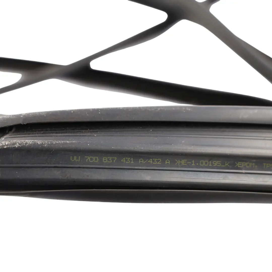 Volkswagen Crafter MK2 Frontscheibe Dichtung Gummi Links - SKU 7C0837431A - Teilenummer 7C0837431A