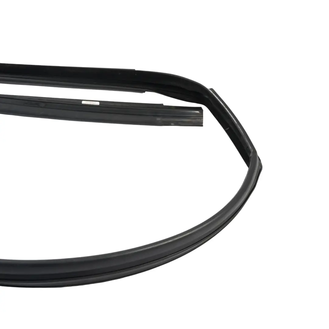 Guarnizione Vetro Porta Anteriore Destra 7E0837434 per Volkswagen Transporter T5 con numero di parte 7E0837434C Volkswagen Transporter T5 Guarnizione Vetro Porta Anteriore Destra 7E0837434 - SKU 7E0837434C - Numero di parte 7E0837434C