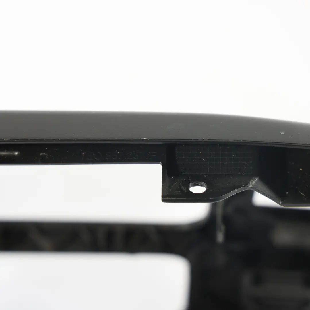 Cornice Cruscotto Radio Cover Frame per Volkswagen Transporter T5 con numero di parte 7E0857237F Volkswagen Transporter T5 Cornice Cruscotto Radio Cover Frame - SKU 7E0857237F - Numero di parte 7E0857237F