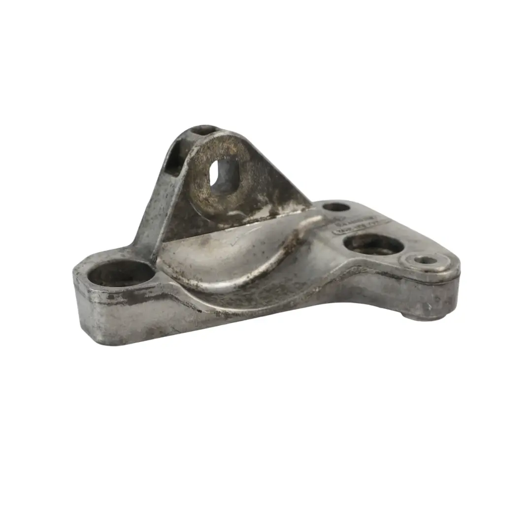 Wspornik Łapa Silnika Prawy 2.5 TDI do Volkswagen Transporter T5 o numerze 7H0199207B Volkswagen Transporter T5 Wspornik Łapa Silnika Prawy 2.5 TDI - SKU 7H0199207B - Numer Części 7H0199207B