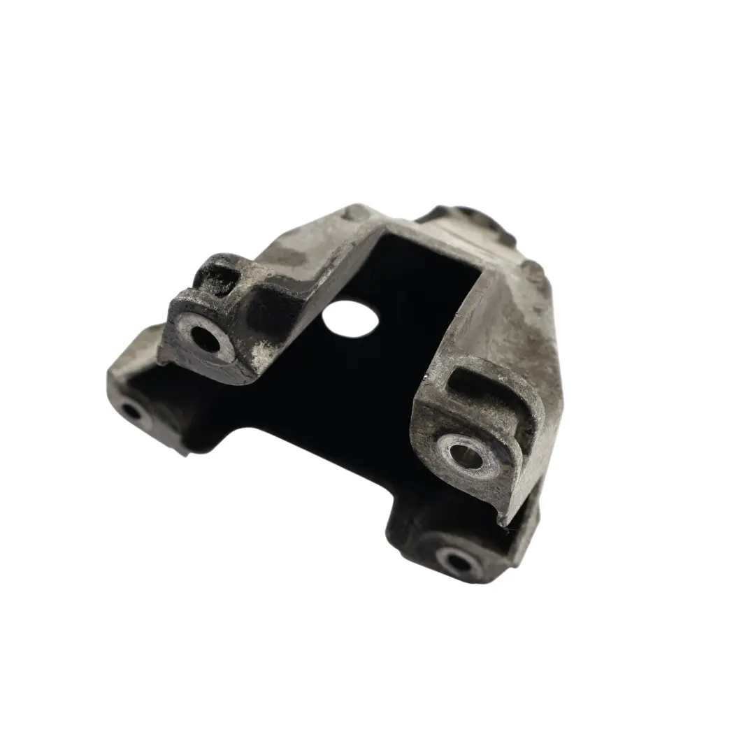 Wspornik Łapy Silnika Tylny 2.5 TDI 7H0199370J do Volkswagen Transporter T5 o numerze 7H0199370L Volkswagen Transporter T5 Wspornik Łapy Silnika Tylny 2.5 TDI 7H0199370J - SKU 7H0199370L - Numer Części 7H0199370L