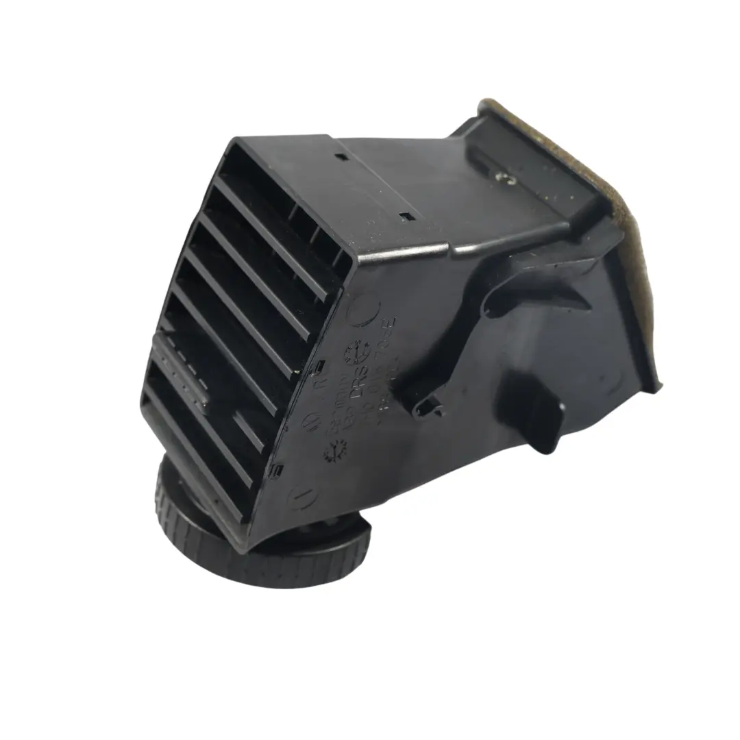 Kratka Nawiewu Deski Środek Prawa do Volkswagen Transporter T5 o numerze 7H0815706E Volkswagen Transporter T5 Kratka Nawiewu Deski Środek Prawa - SKU 7H0815706E - Numer Części 7H0815706E