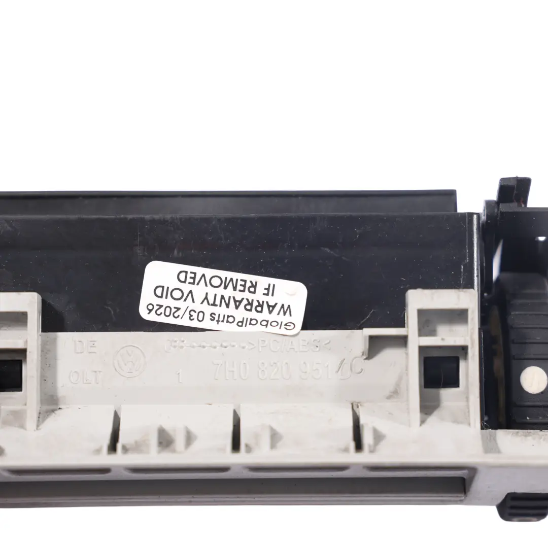 Buse Aération Centre Plafonnier pour Volkswagen Transporter T5 à propos du numéro de pièce 7H0820951C Volkswagen Transporter T5 Buse Aération Centre Plafonnier - SKU 7H0820951C - Numéro de pièce 7H0820951C