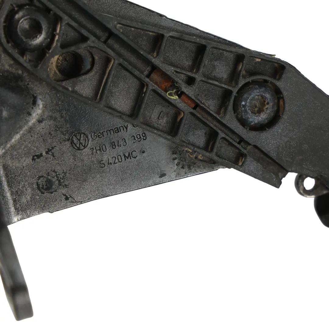 Guide Rouleau Porte Coulissante Droit pour Volkswagen Transporter T5 à propos du numéro de pièce 7H0843398AC Volkswagen Transporter T5 Guide Rouleau Porte Coulissante Droit - SKU 7H0843398AC - Numéro de pièce 7H0843398AC