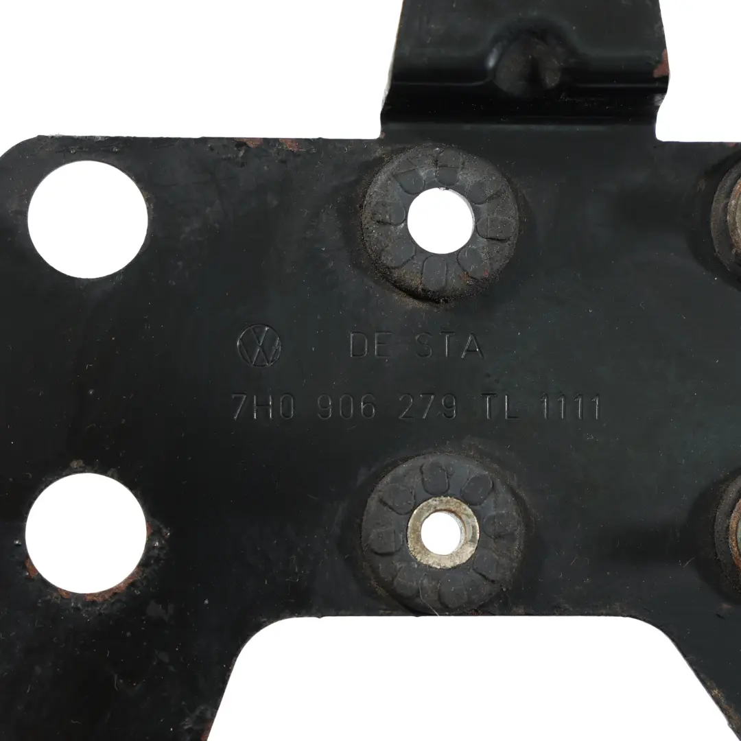 Uchwyt Zaworu Podciśnienia 2.5 TDI do Volkswagen Transporter T5 o numerze 7H0906279 Volkswagen Transporter T5 Uchwyt Zaworu Podciśnienia 2.5 TDI - SKU 7H0906279 - Numer Części 7H0906279