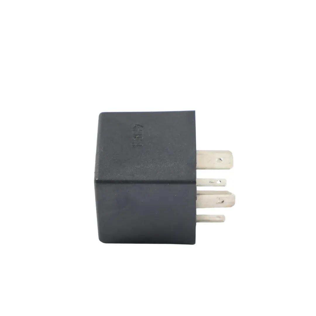 Relè Nero Centralina 5 Pin 12V 472 per Volkswagen Transporter T5 con numero di parte 7H0943383 Volkswagen Transporter T5 Relè Nero Centralina 5 Pin 12V 472 - SKU 7H0943383 - Numero di parte 7H0943383