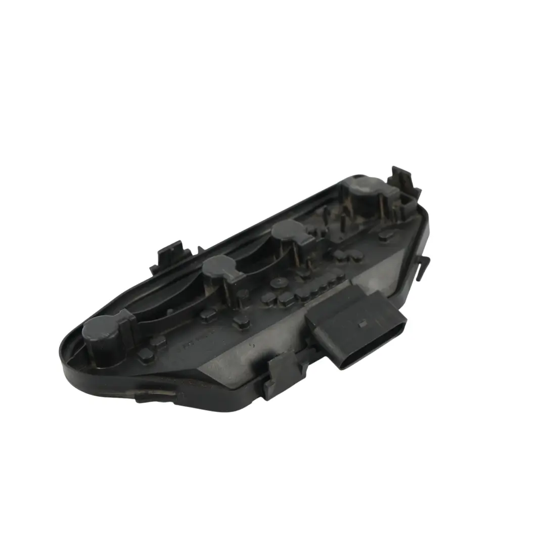 Rücklicht Fassung Birnenhalter Links für Volkswagen Transporter T5 mit Teilenummer 7H0945257A Volkswagen Transporter T5 Rücklicht Fassung Birnenhalter Links - SKU 7H0945257A - Teilenummer 7H0945257A