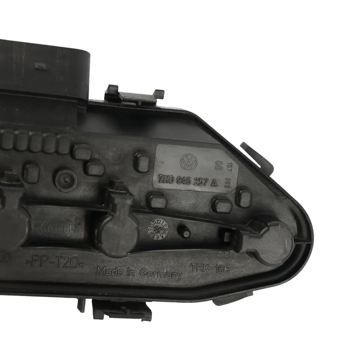 Support Ampoule Feu Arrière Gauche pour Volkswagen Transporter T5 à propos du numéro de pièce 7H0945257A Volkswagen Transporter T5 Support Ampoule Feu Arrière Gauche - SKU 7H0945257A - Numéro de pièce 7H0945257A