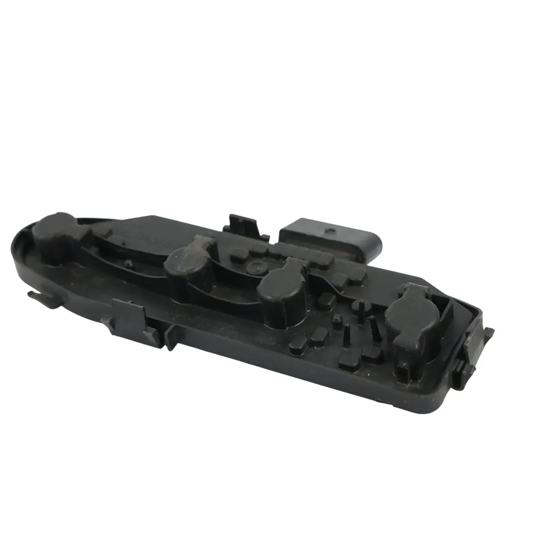 Heckleuchte Fassung Lampenhalter Rechts für Volkswagen Transporter T5 mit Teilenummer 7H0945258A Volkswagen Transporter T5 Heckleuchte Fassung Lampenhalter Rechts - SKU 7H0945258A - Teilenummer 7H0945258A