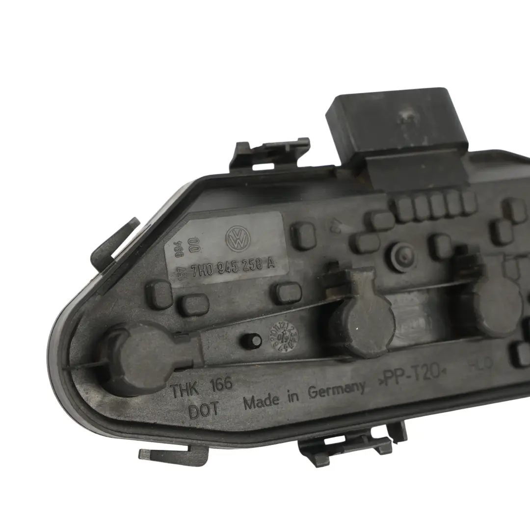 Volkswagen Transporter T5 Portalámparas Luz Trasera Derecho - SKU 7H0945258A - Número de pieza 7H0945258A