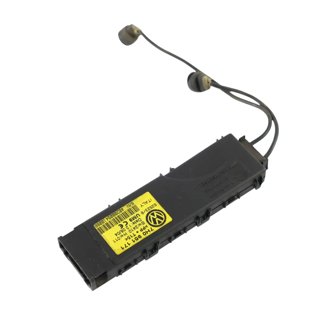 Ultrasound Sensor to Volkswagen Transporter T5 Rear with Part number 7H0951171 Volkswagen Transporter T5 Rear Ultrasound Sensor - SKU 7H0951171 - Part number 7H0951171