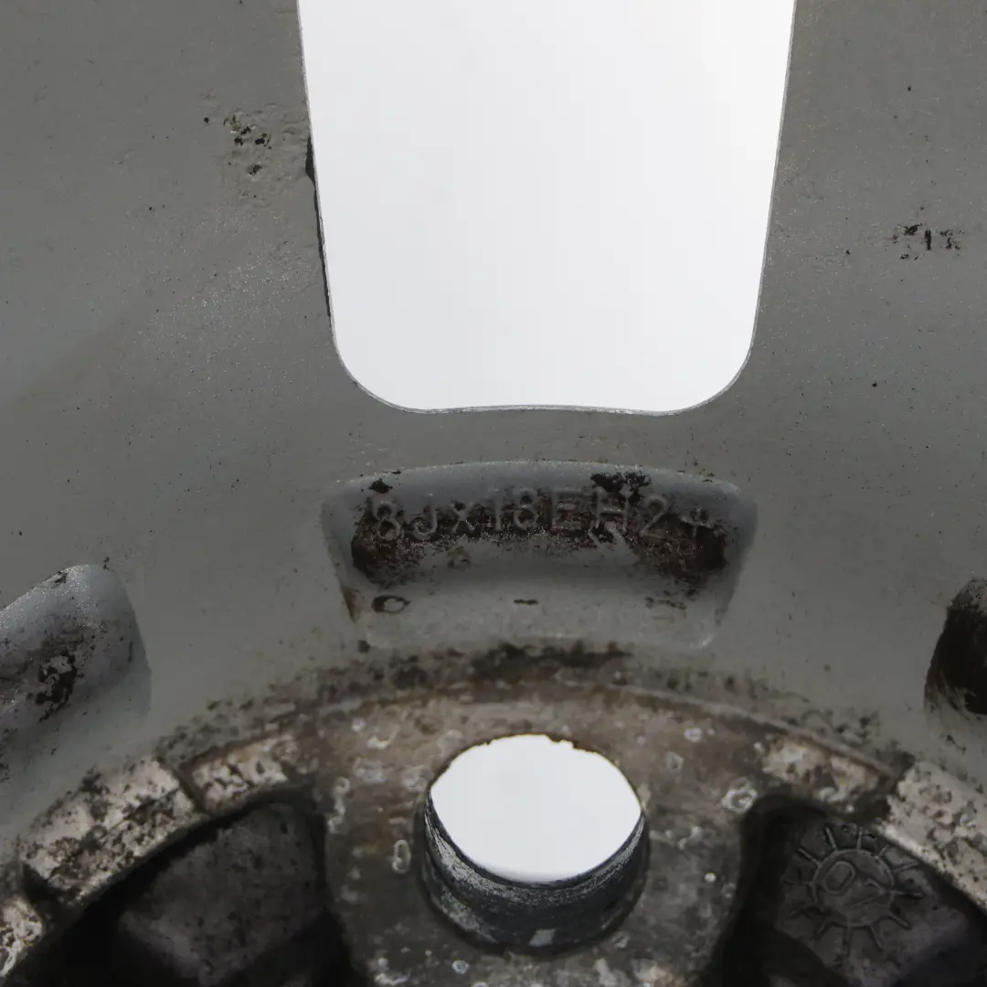 Cerchione Lega Nero 18" 8J ET53 per Land Rover Discovery 3 L319 con numero di parte 7H22-AA Land Rover Discovery 3 L319 Cerchione Lega Nero 18" 8J ET53 - SKU 7H22-AA-2 - Numero di parte 7H22-AA