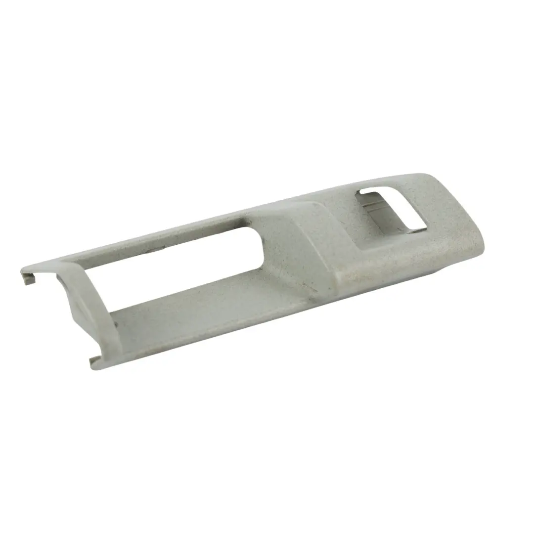 Listwa Klamki Drzwi Przesuwnych Prawa Szara do VW Transporter T5 o numerze 7H5867620F VW Transporter T5 Listwa Klamki Drzwi Przesuwnych Prawa Szara - SKU 7H5867620F - Numer Części 7H5867620F