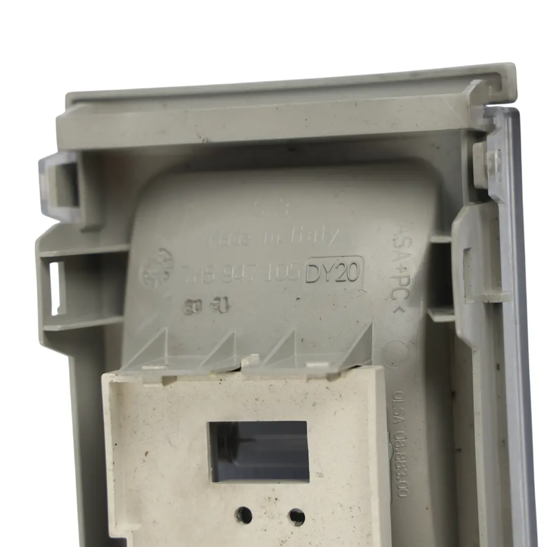 Lampka Oświetlenia Wnętrza Kabiny Tył do Volkswagen Transporter T5 o numerze 7H5947105E Volkswagen Transporter T5 Lampka Oświetlenia Wnętrza Kabiny Tył - SKU 7H5947105E - Numer Części 7H5947105E