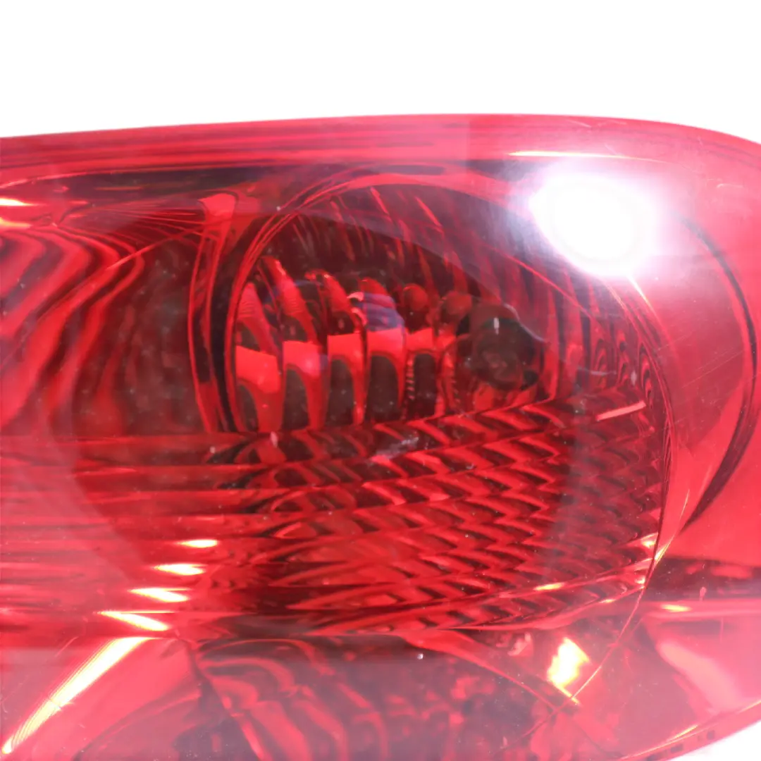 VW Volkswagen Touareg 7L Tail Light Rear Outer Lamp Right O/S - SKU 7L6945096P-1 - Part number 7L6945096P
