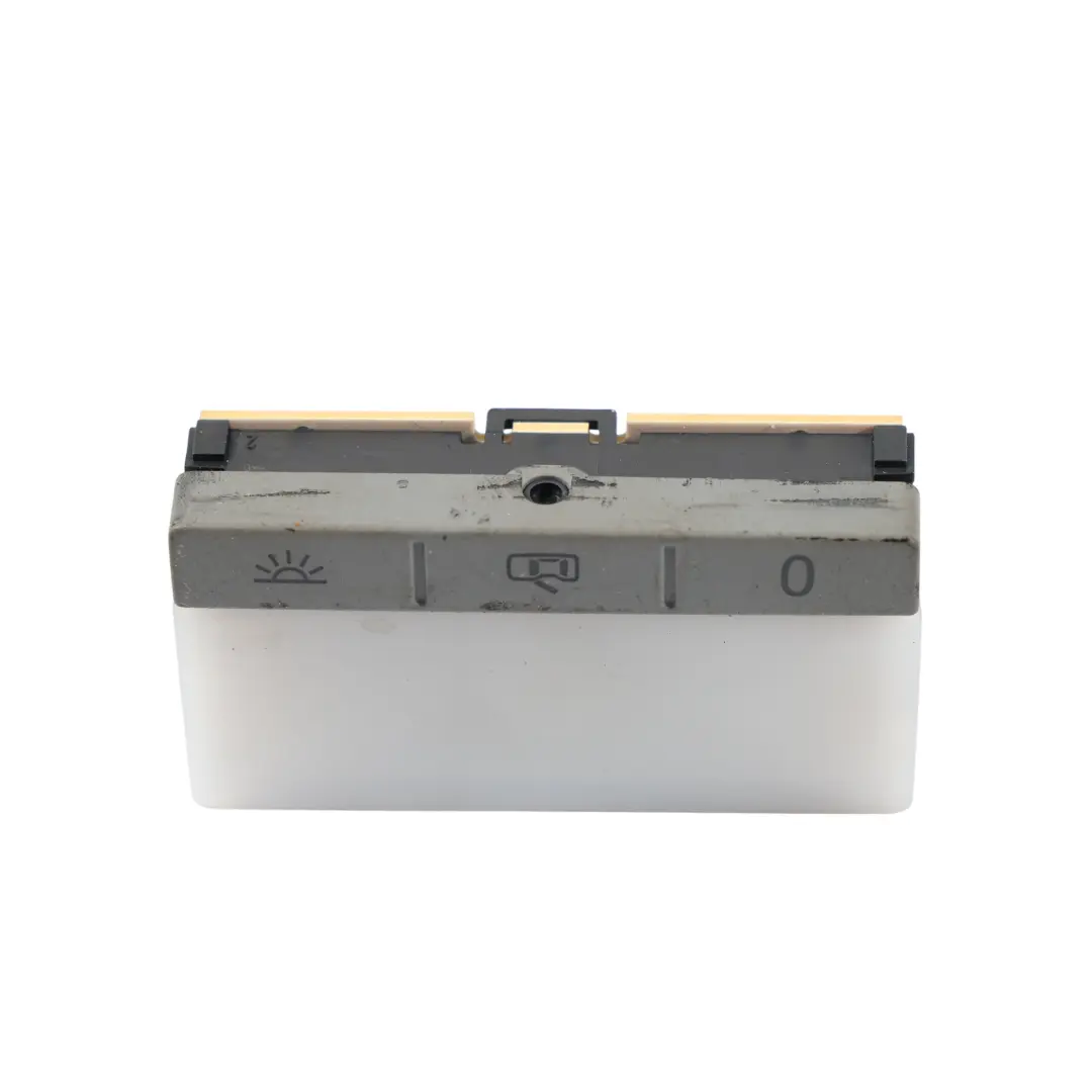 7L Plafonnier Arrière Gauche pour Volkswagen Touareg à propos du numéro de pièce 7L6947291B Volkswagen Touareg 7L Plafonnier Arrière Gauche - SKU 7L6947291B - Numéro de pièce 7L6947291B