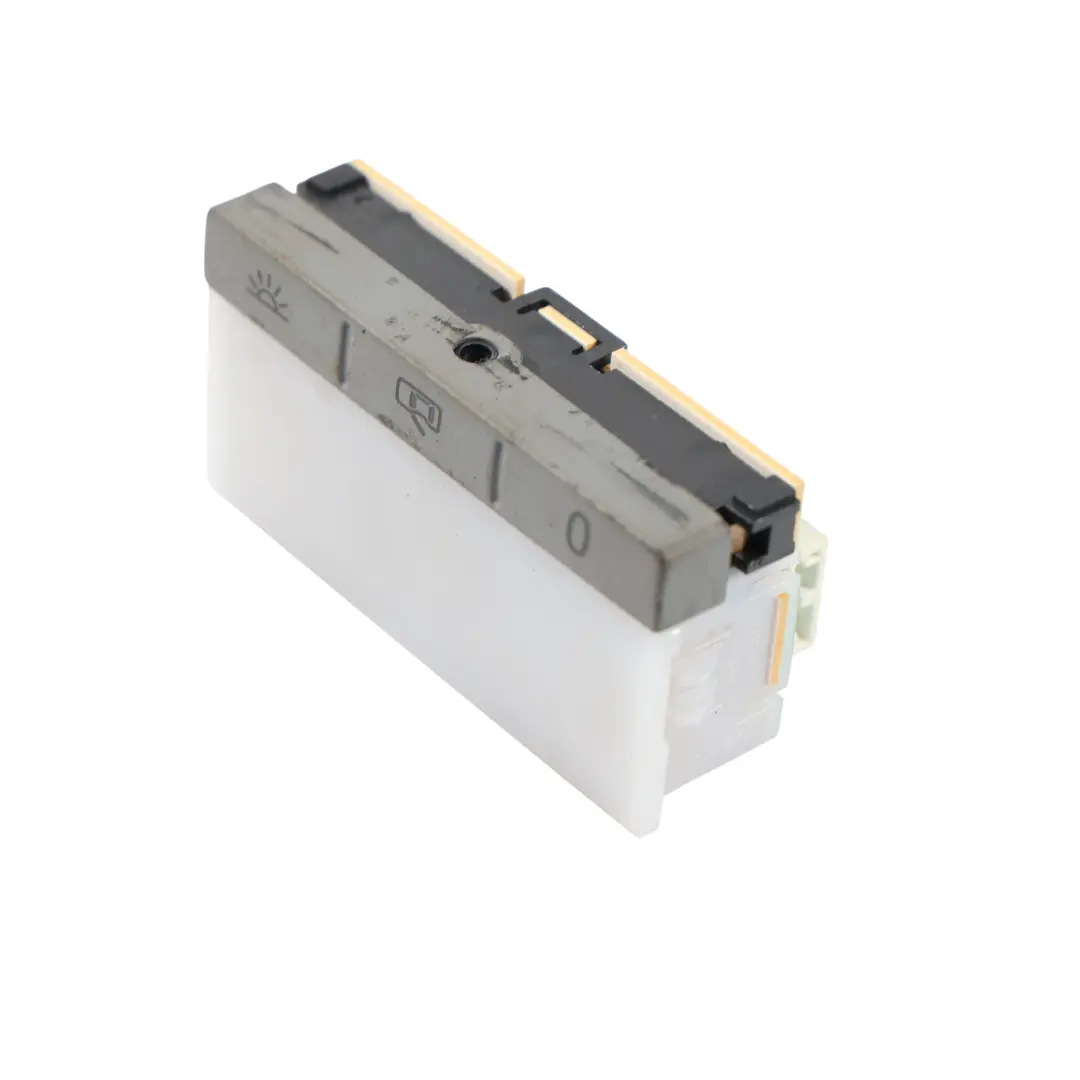 7L Lámpara Luz Cortesía Techo Trasera Izquierda para Volkswagen Touareg con número de pieza 7L6947291B Volkswagen Touareg 7L Lámpara Luz Cortesía Techo Trasera Izquierda - SKU 7L6947291B - Número de pieza 7L6947291B