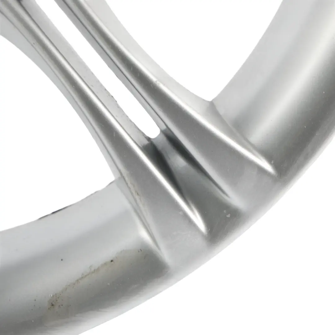 Jante Alliage Argent 18" ET:20 8J M Double Rayon 135 pour BMW E60 E61 à propos du numéro de pièce 8036947 BMW E60 E61 Jante Alliage Argent 18" ET:20 8J M Double Rayon 135 - SKU 8036947-2 - Numéro de pièce 8036947