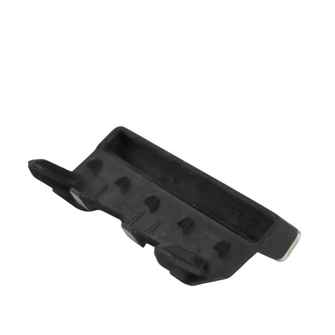 Stemma Griglia Anteriore Scritta Quattro per Audi Q5 FY con numero di parte 80A853736D Audi Q5 FY Stemma Griglia Anteriore Scritta Quattro - SKU 80A853736D - Numero di parte 80A853736D