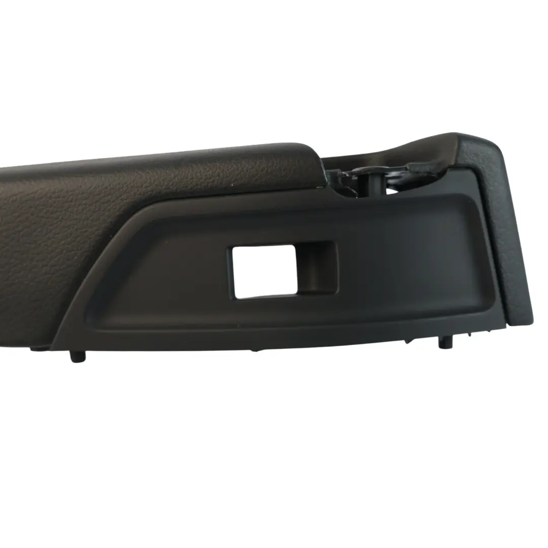 Copri Bracciolo Interruttore Finestrino Destro Nero per Audi Q5 FY con numero di parte 80A867374B Audi Q5 FY Copri Bracciolo Interruttore Finestrino Destro Nero - SKU 80A867374B - Numero di parte 80A867374B