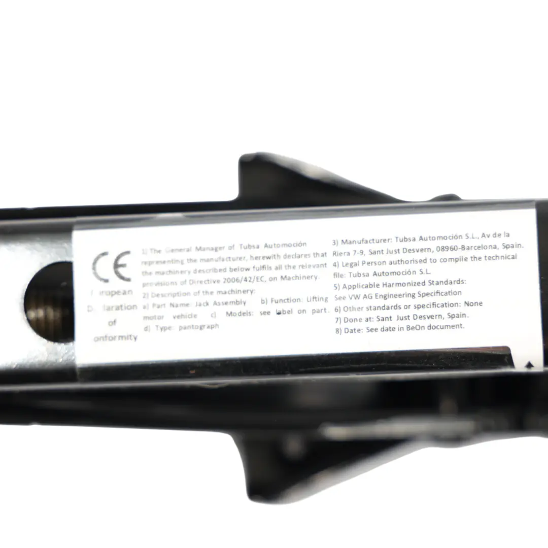 Lewarek Podnośnik Awaryjny Koła do Audi Q2 GA o numerze 81A011031 Audi Q2 GA Lewarek Podnośnik Awaryjny Koła - SKU 81A011031 - Numer Części 81A011031