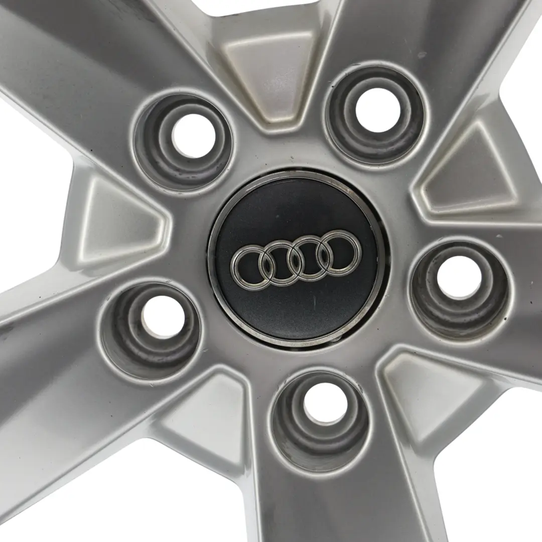 Cerchio In Lega Argento 17" ET:45 7J per Audi Q2 GA con numero di parte 81A601025B Audi Q2 GA Cerchio In Lega Argento 17" ET:45 7J - SKU 81A601025B-2 - Numero di parte 81A601025B