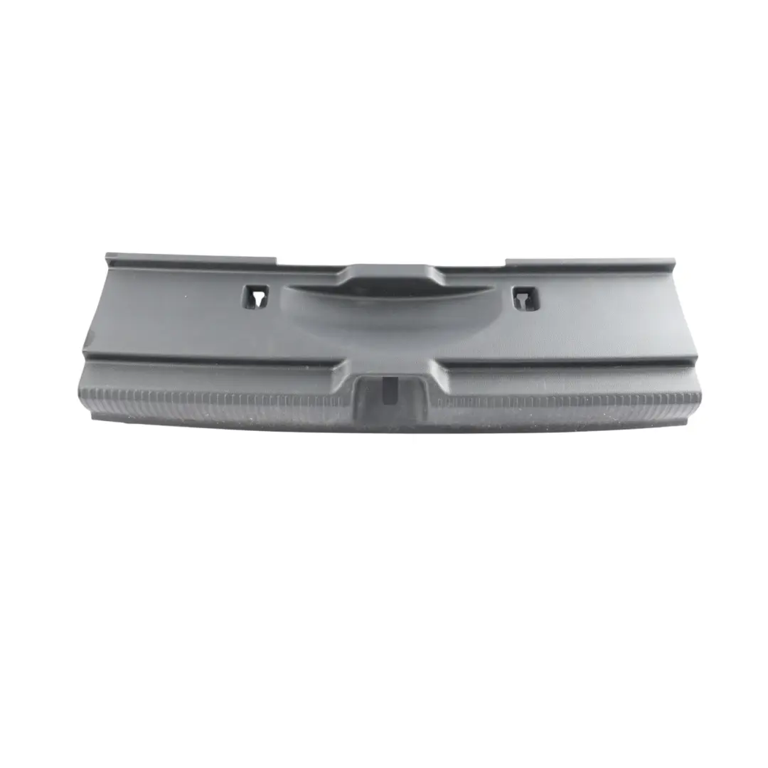 Copertura Bordo Bagagliaio Pannello Serratura Centrale per Audi Q2 GA con numero di parte 81A863471B Audi Q2 GA Copertura Bordo Bagagliaio Pannello Serratura Centrale - SKU 81A863471B - Numero di parte 81A863471B