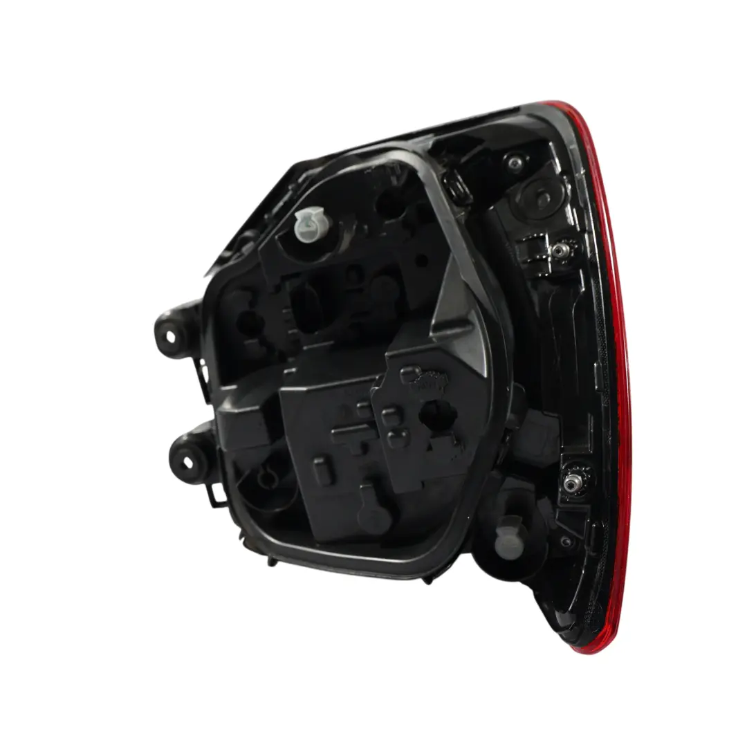 Feu Arrière Droit Couvercle Coffre pour Audi Q2 GA à propos du numéro de pièce 81A945070C Audi Q2 GA Feu Arrière Droit Couvercle Coffre - SKU 81A945070C - Numéro de pièce 81A945070C