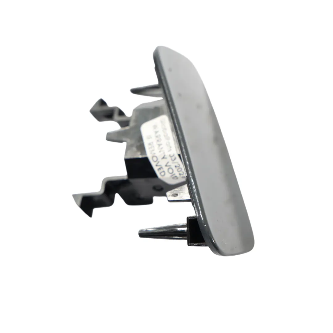 Tapa Lavafaros Derecho Gris Nano Metalizado X7M para Audi Q2 GA con número de pieza 81A955276 Audi Q2 GA Tapa Lavafaros Derecho Gris Nano Metalizado X7M - SKU 81A955276-NGR - Número de pieza 81A955276