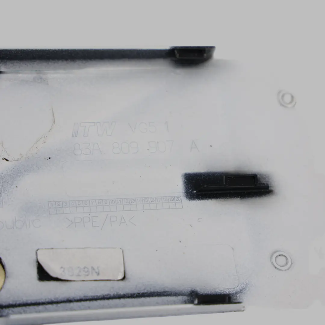 Tankdeckel Abdeckung Gletscherweiß Perleffekt S9R für Audi Q3 F3 mit Teilenummer 83A809907A Audi Q3 F3 Tankdeckel Abdeckung Gletscherweiß Perleffekt S9R - SKU 83A809907A-MGW - Teilenummer 83A809907A