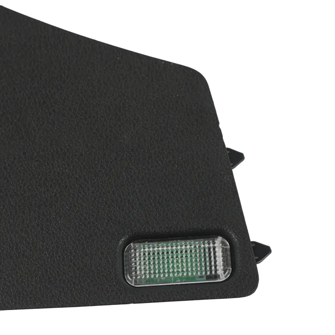 Tapa Piloto Trasero Interior Derecho Negro para Audi Q3 F3 con número de pieza 83A867658A Audi Q3 F3 Tapa Piloto Trasero Interior Derecho Negro - SKU 83A867658A - Número de pieza 83A867658A