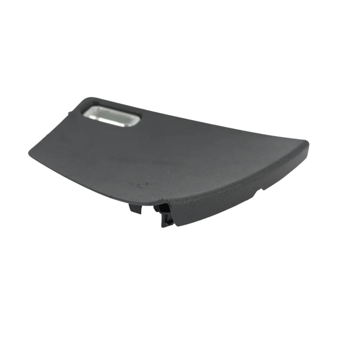 Tapa Piloto Trasero Interior Derecho Negro para Audi Q3 F3 con número de pieza 83A867658A Audi Q3 F3 Tapa Piloto Trasero Interior Derecho Negro - SKU 83A867658A - Número de pieza 83A867658A