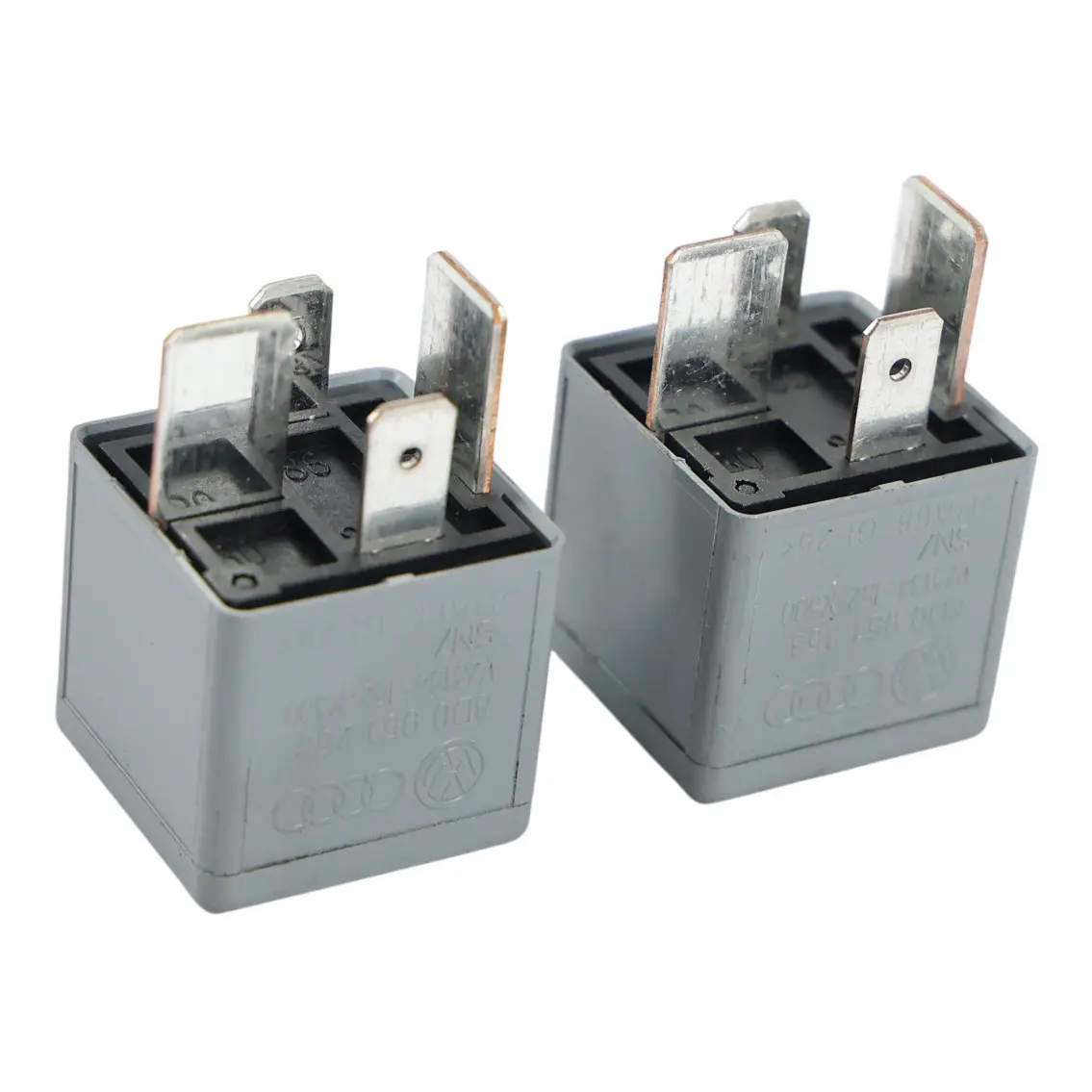 Audi Q7 4L Modulo Relè Unità 4 Pin Numero 370 Set Di 2 8D0951253