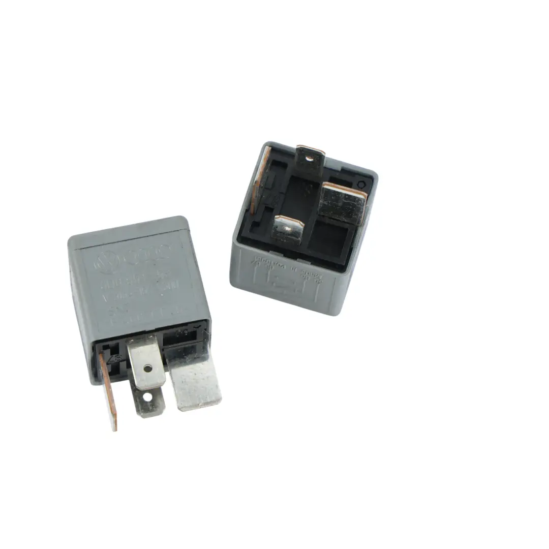 Audi Q7 4L Modulo Relè Unità 4 Pin Numero 370 Set Di 2 - SKU 8D0951253-2 - Numero di parte 8D0951253