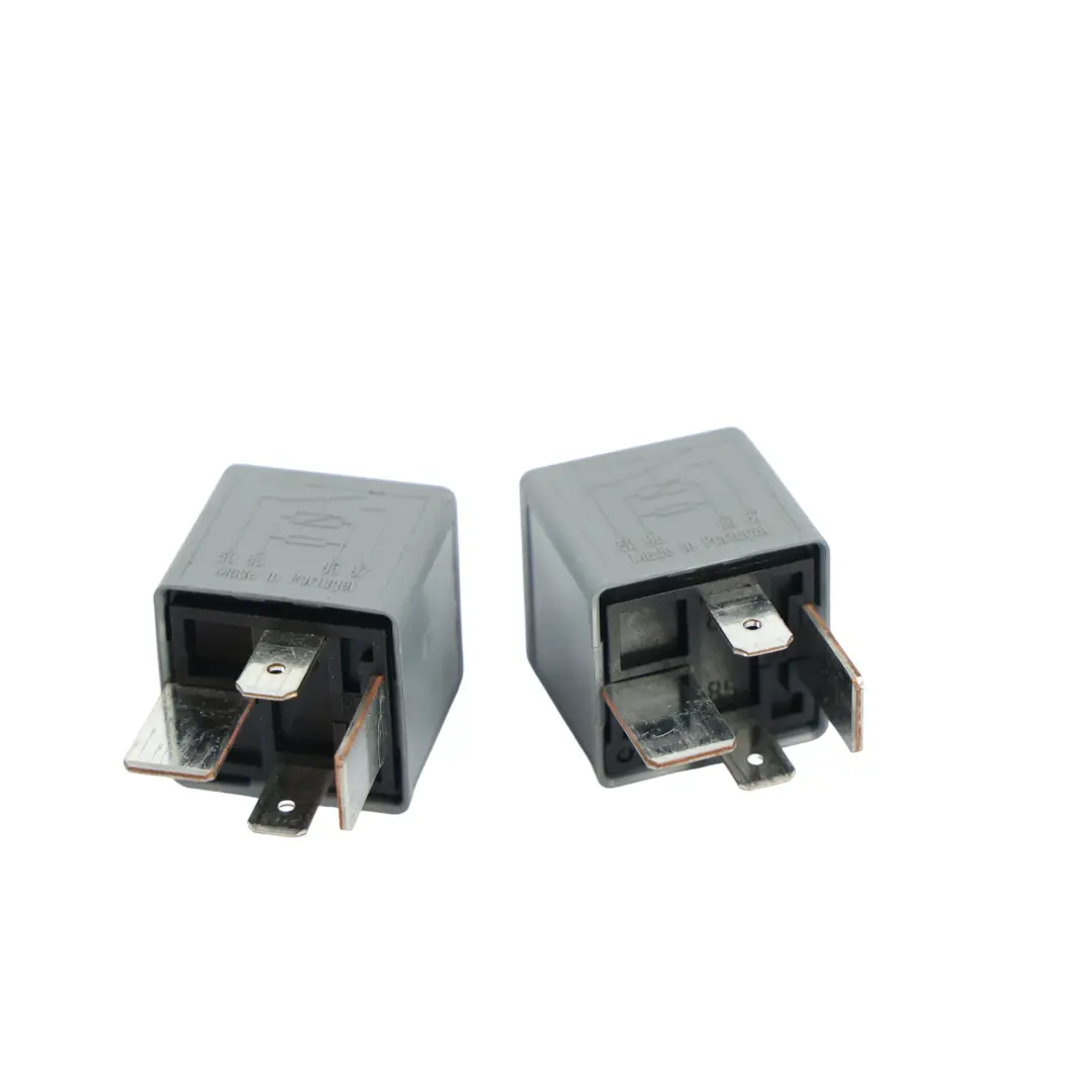 Audi Q7 4L Modulo Relè Unità 4 Pin Numero 370 Set Di 2 - SKU 8D0951253-2 - Numero di parte 8D0951253