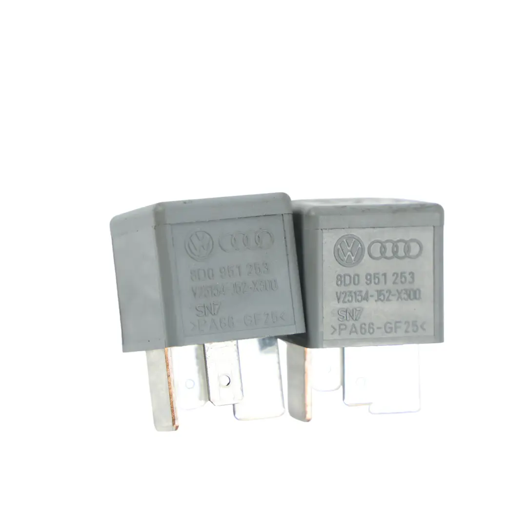 Przekaźnik Moduł 4 Piny Numer 370 Zestaw 2 Sztuk do Audi Q7 4L o numerze 8D0951253 Audi Q7 4L Przekaźnik Moduł 4 Piny Numer 370 Zestaw 2 Sztuk - SKU 8D0951253-2 - Numer Części 8D0951253