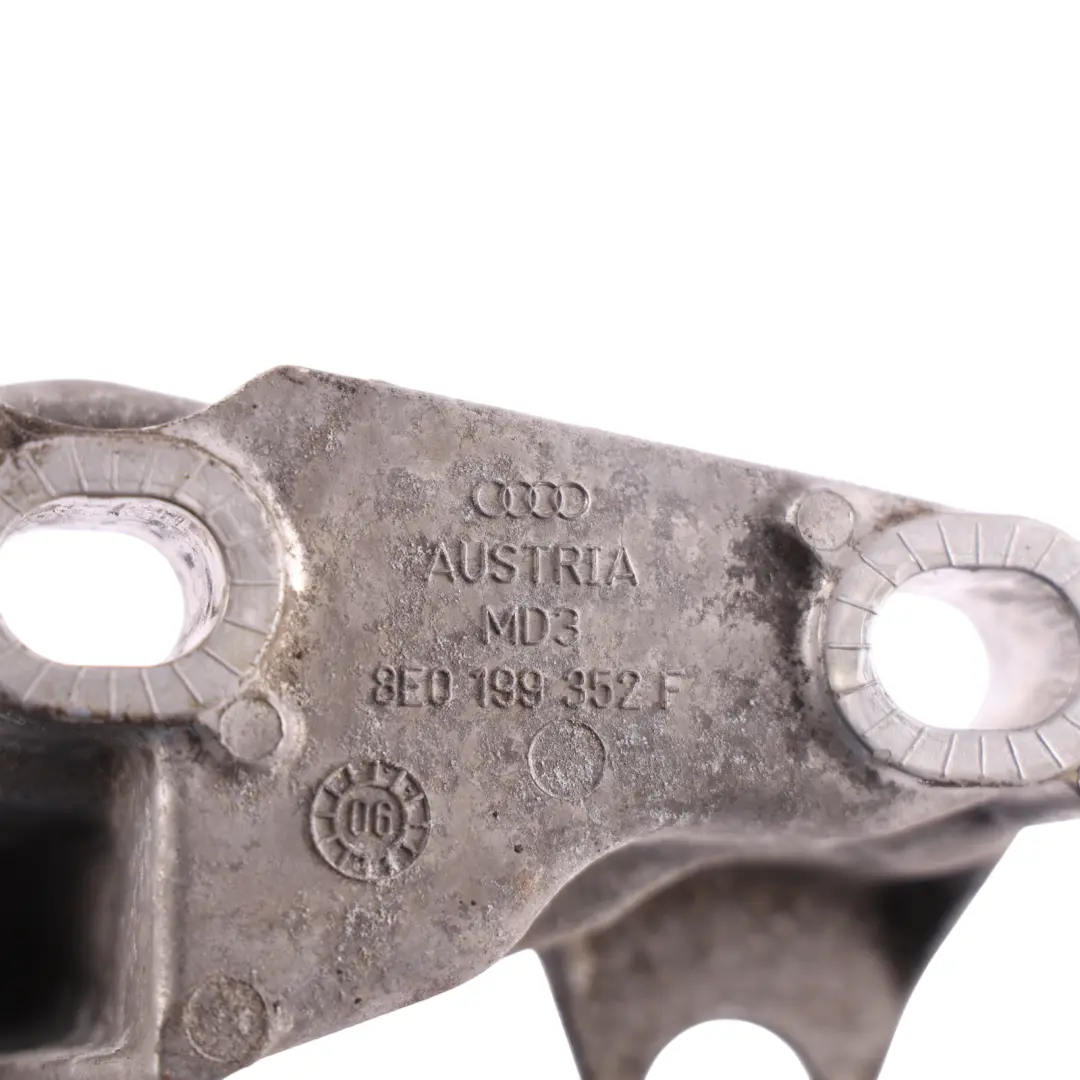 Supporto Motore Console Anteriore Destro per Audi A4 B7 con numero di parte 8E0199352F Audi A4 B7 Supporto Motore Console Anteriore Destro - SKU 8E0199352F - Numero di parte 8E0199352F