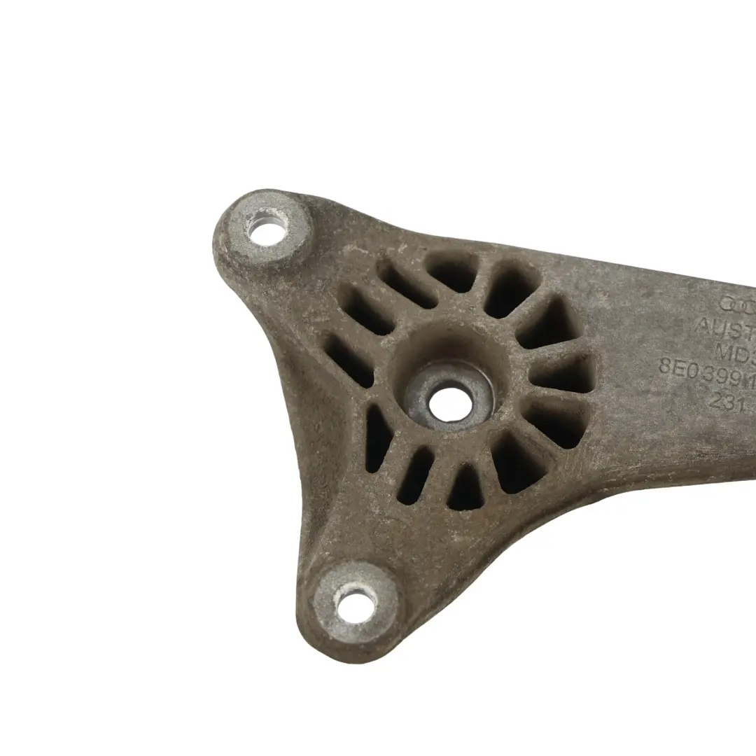 Łapa Wspornik Skrzyni Biegów do Audi A4 B7 o numerze 8E0399115P Audi A4 B7 Łapa Wspornik Skrzyni Biegów - SKU 8E0399115P-1 - Numer Części 8E0399115P