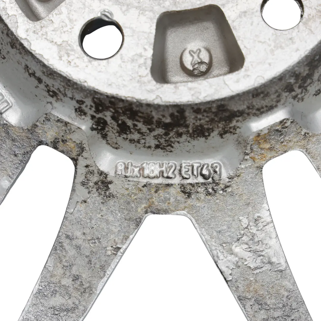 Leicht Metall Felge Silber 18" 8J ET:43 für Audi A4 B6 B7 mit Teilenummer 8E0601025BA Audi A4 B6 B7 Leicht Metall Felge Silber 18" 8J ET:43 - SKU 8E0601025BA-2 - Teilenummer 8E0601025BA