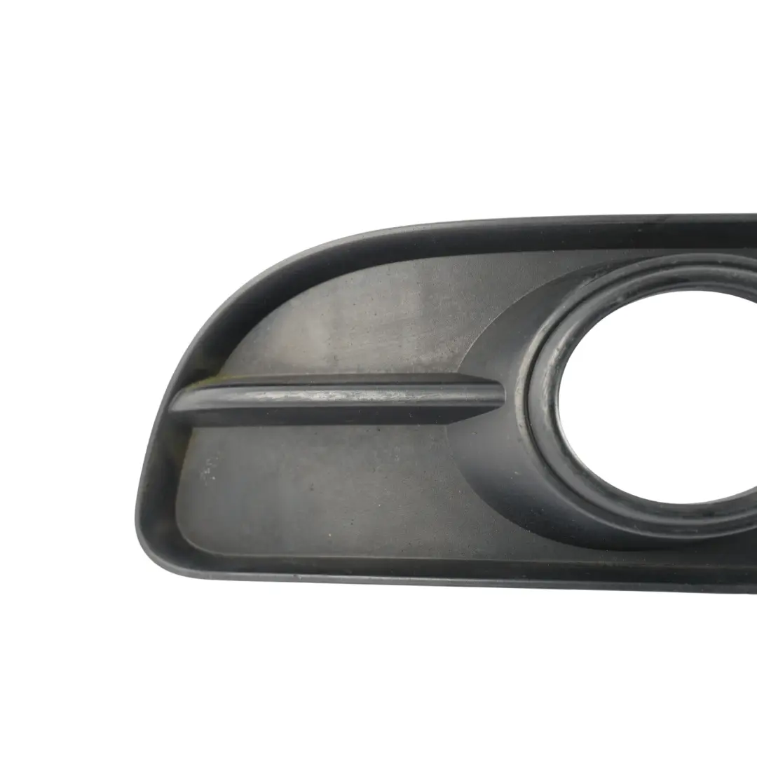 Front Bumper Fog Light Grille Cover Front Right O/S to Audi A4 B7 with Part number 8E0807682G Audi A4 B7 Front Bumper Fog Light Grille Cover Front Right O/S - SKU 8E0807682G - Part number 8E0807682G