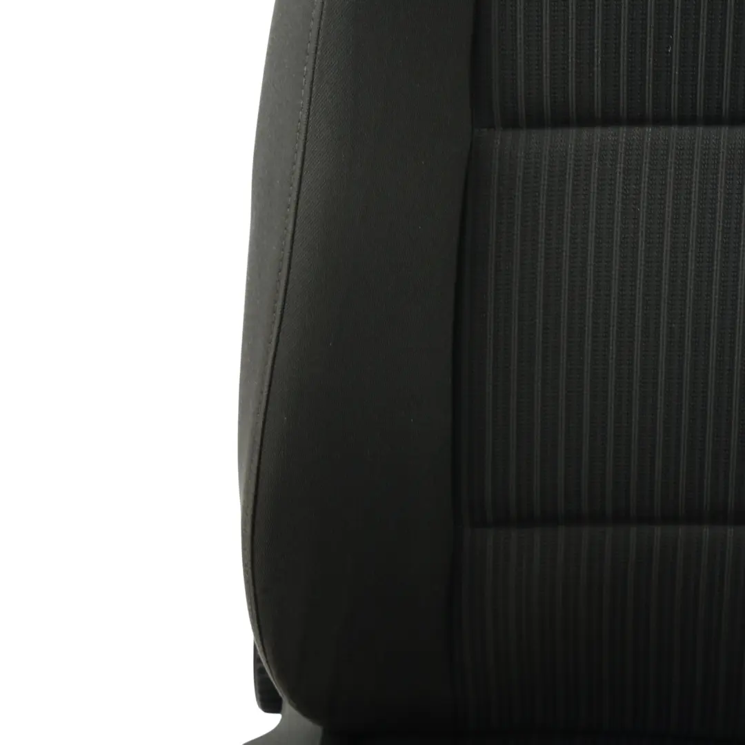 Fotel Prawy Przód Czarny do Audi A4 B7 Sedan Kombi o numerze 8E0881806K Audi A4 B7 Sedan Kombi Fotel Prawy Przód Czarny - SKU 8E0881806K - Numer Części 8E0881806K