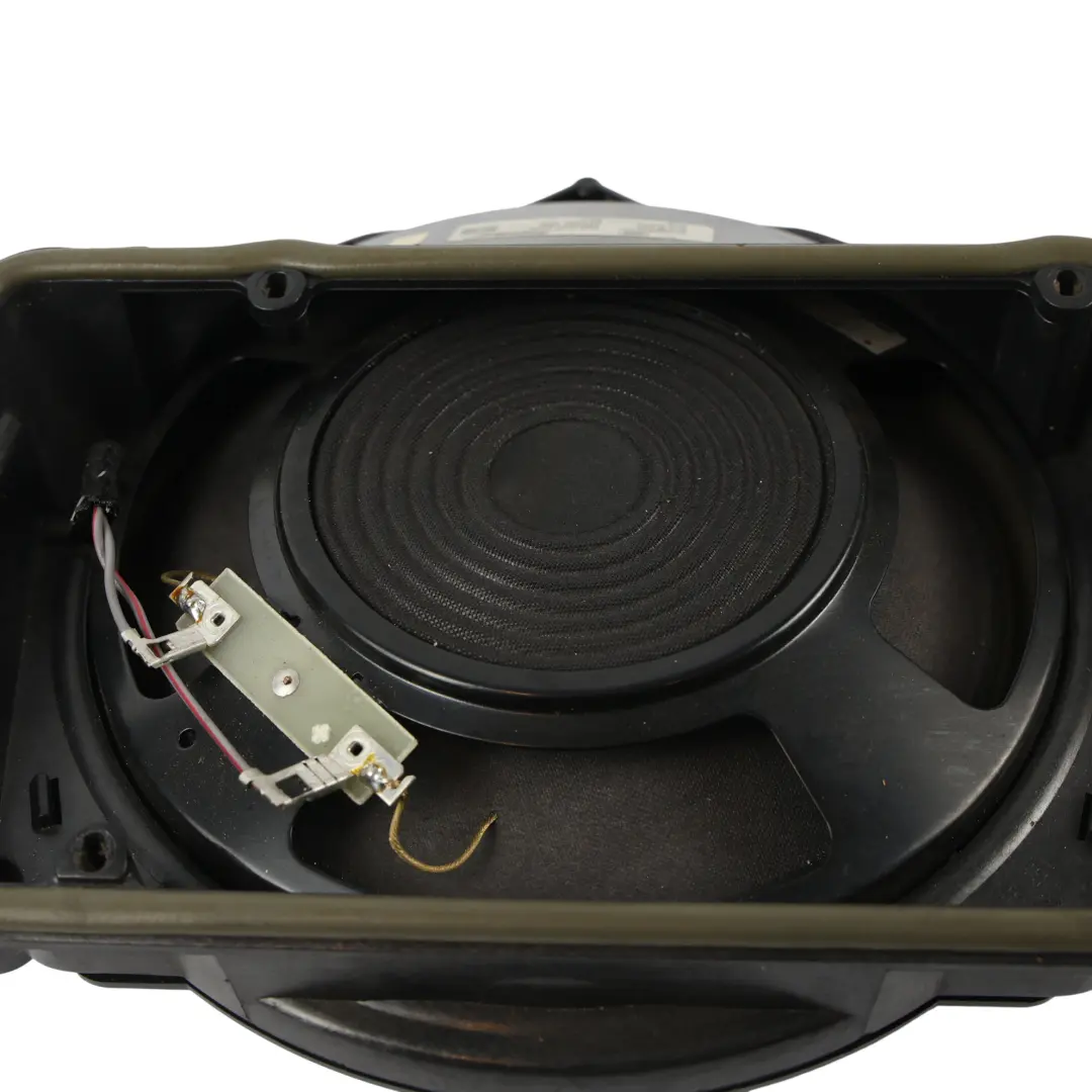 Głośnik Subwoofer Tylny Centralny System Bose do Audi A4 S4 B6 B7 o numerze 8E5035412E Audi A4 S4 B6 B7 Głośnik Subwoofer Tylny Centralny System Bose - SKU 8E5035412E - Numer Części 8E5035412E