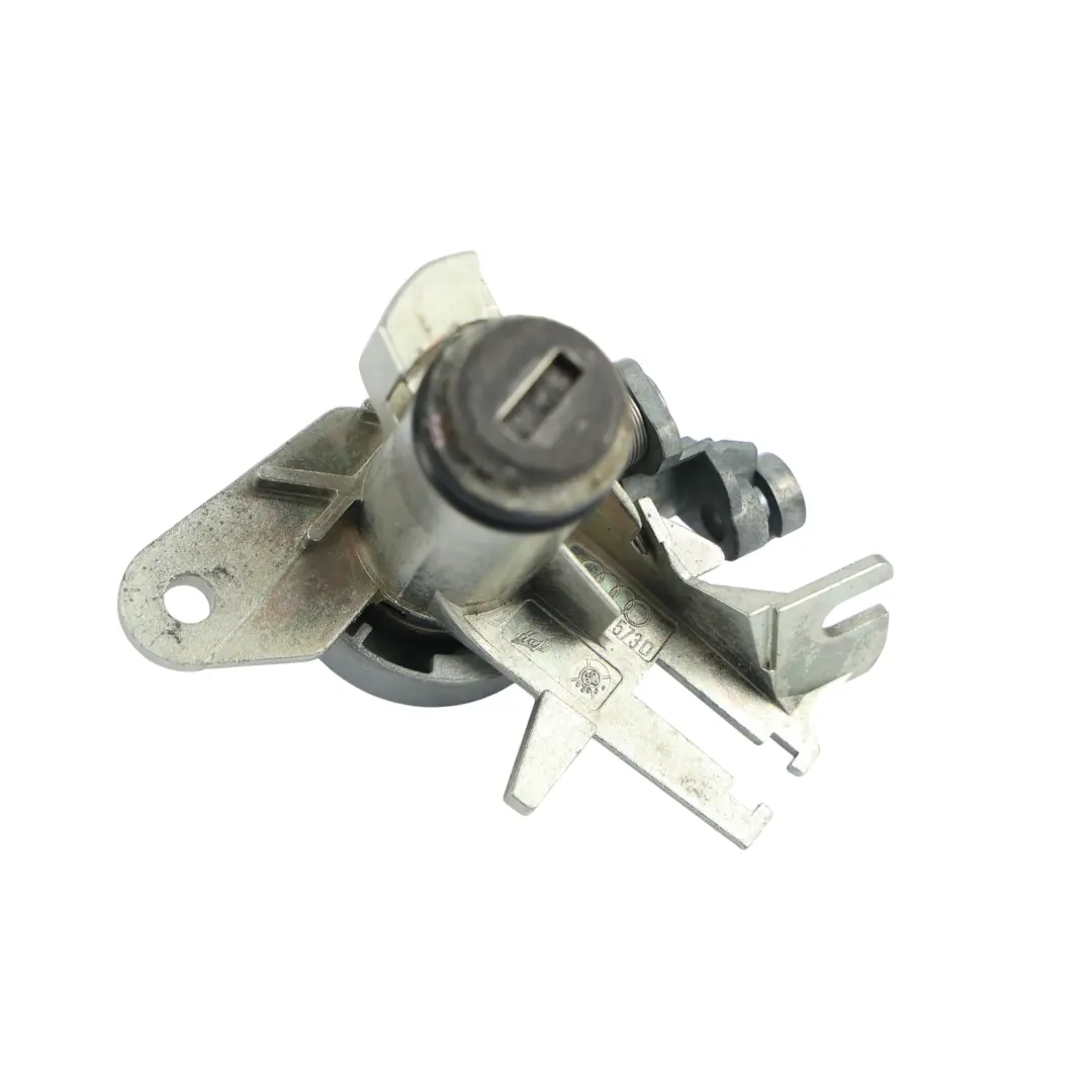 8F Mecanismo Cerradura Maletero Trasero para Audi A3 8V A5 con número de pieza 8F0827573 Audi A3 8V A5 8F Mecanismo Cerradura Maletero Trasero - SKU 8F0827573 - Número de pieza 8F0827573