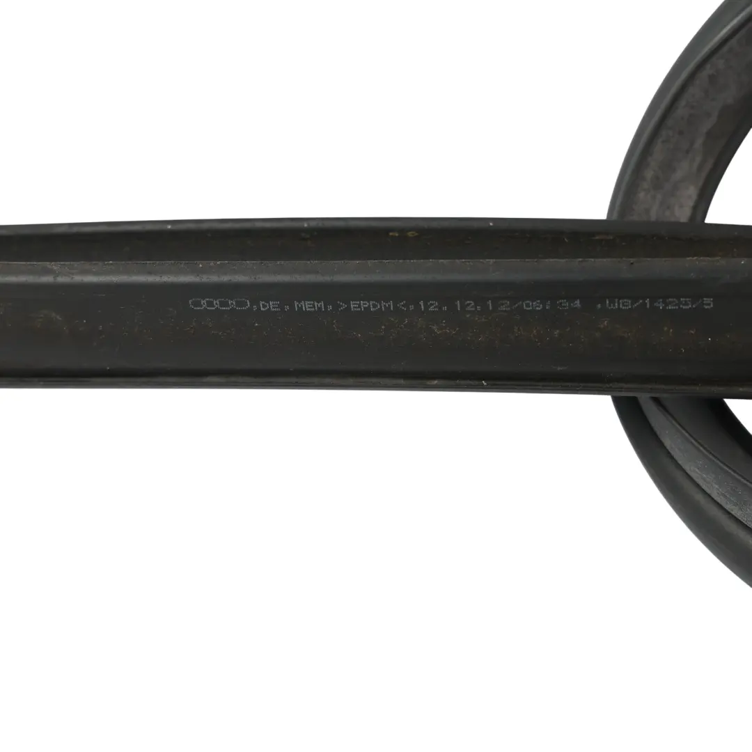 8F Cabrio Guarnizione Porta Gomma Esterna Destra per Audi A5 con numero di parte 8F0837912D Audi A5 8F Cabrio Guarnizione Porta Gomma Esterna Destra - SKU 8F0837912D - Numero di parte 8F0837912D