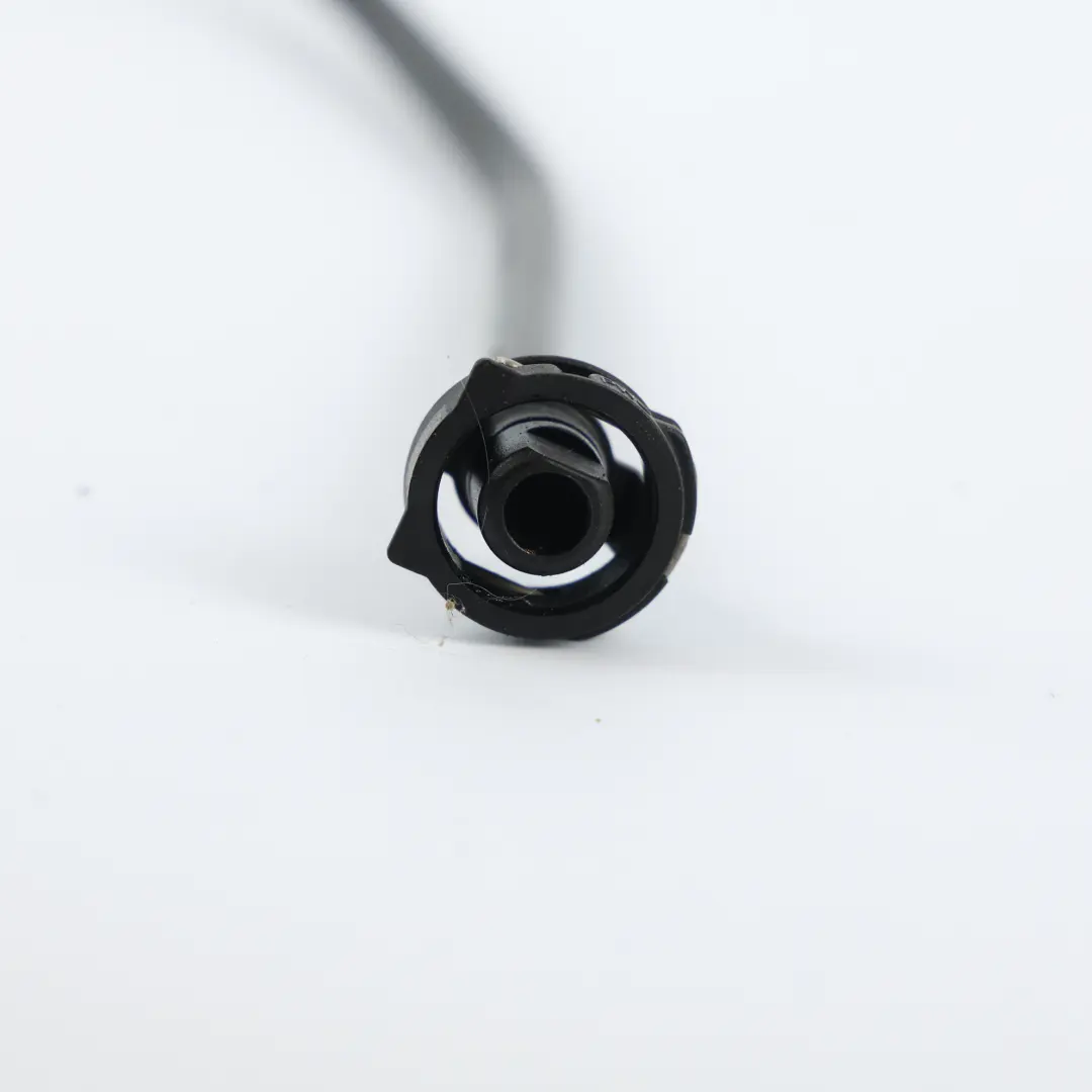 8F Przewód Chłodnicy do Audi A4 S4 B8 A5 o numerze 8K0121081BB Audi A4 S4 B8 A5 8F Przewód Chłodnicy - SKU 8K0121081BB - Numer Części 8K0121081BB