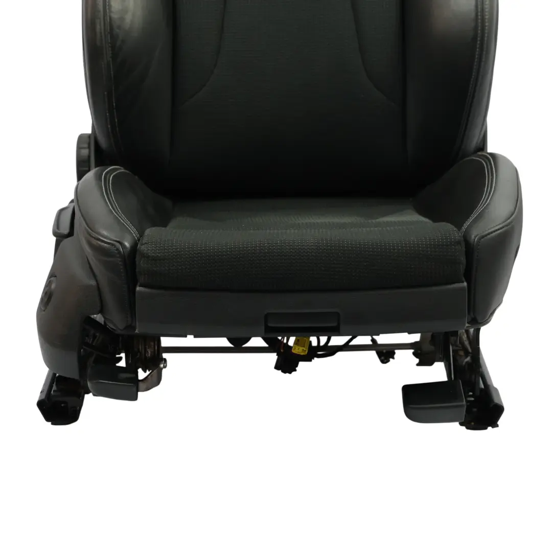 Asiento Delantero Deportivo S-Line Cuero Tela Negro Gris Derecho para Audi A4 B8 con número de pieza 8K0881806BG Audi A4 B8 Asiento Delantero Deportivo S-Line Cuero Tela Negro Gris Derecho - SKU 8K0881806BG-1 - Número de pieza 8K0881806BG